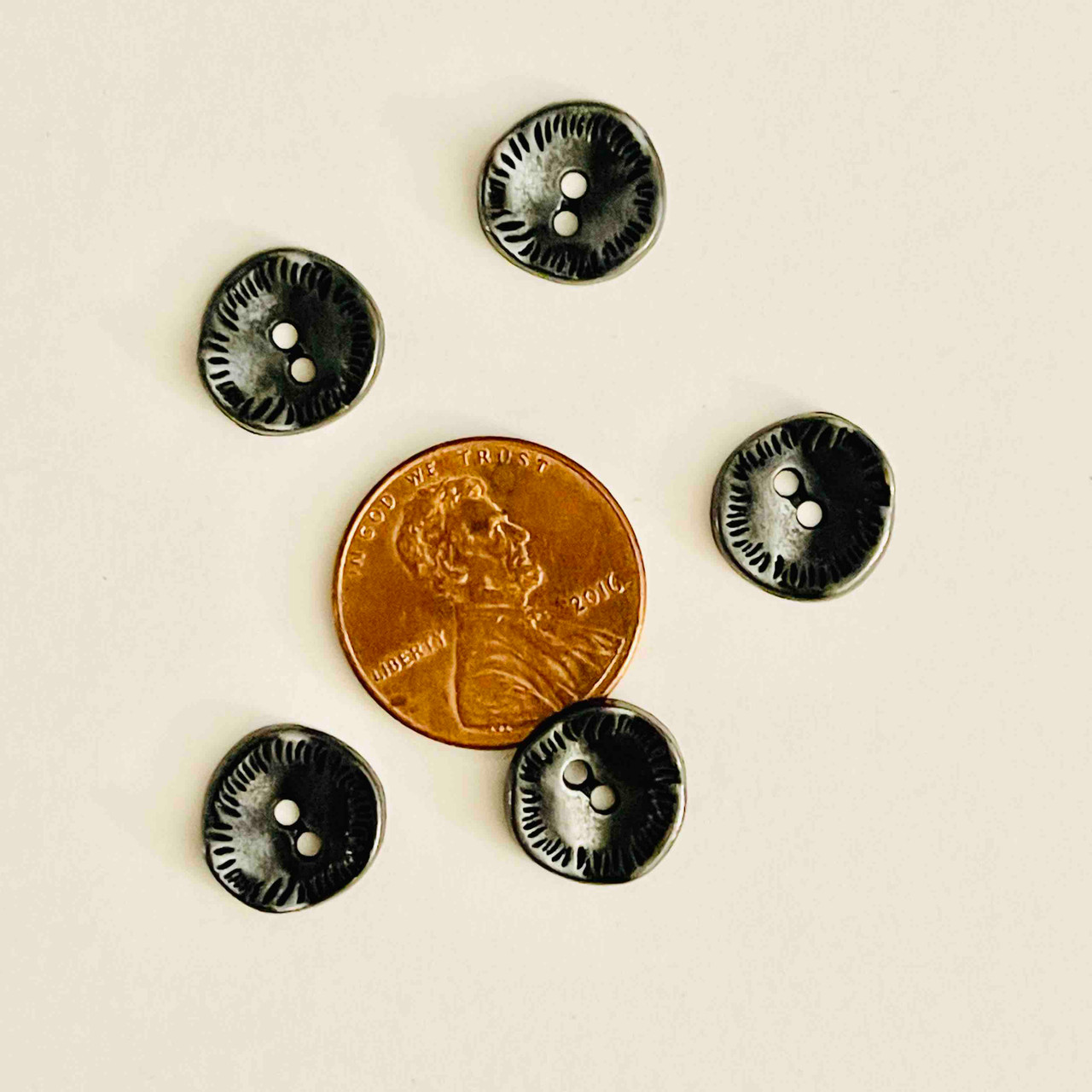 Guillaume Button in Tungsten Black - 11 mm (0.43")